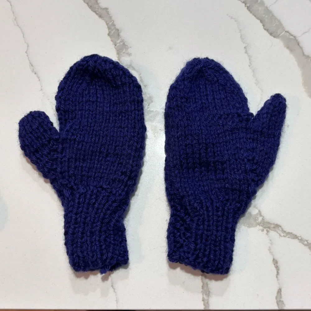Handmade Knit Hat Mittens Set in Navy Blue Hand made Youth OSFA Stretch Beanie